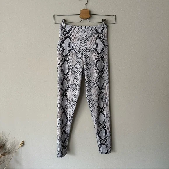 Onzie Snake Print Legging on White Size XS - Picture 3 of 8
